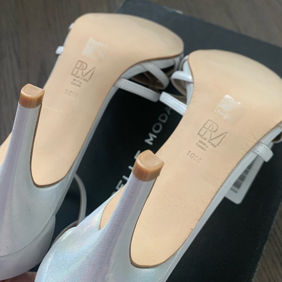 Pelle Moda Ronnie Ankle Strap Sandal Size 10 Silver Digital Foil Metallic - NWB - Picture 10 of 15